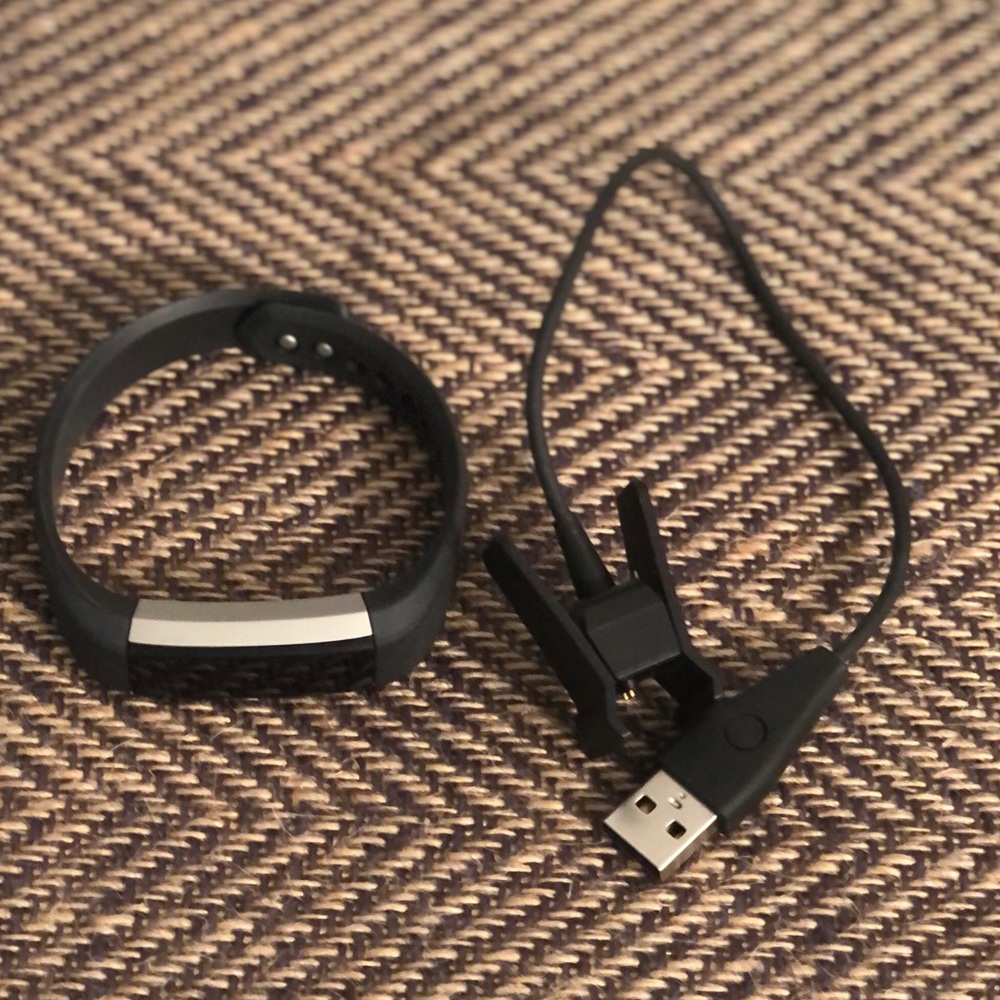Fitbit Alta (LIKE NEW!)